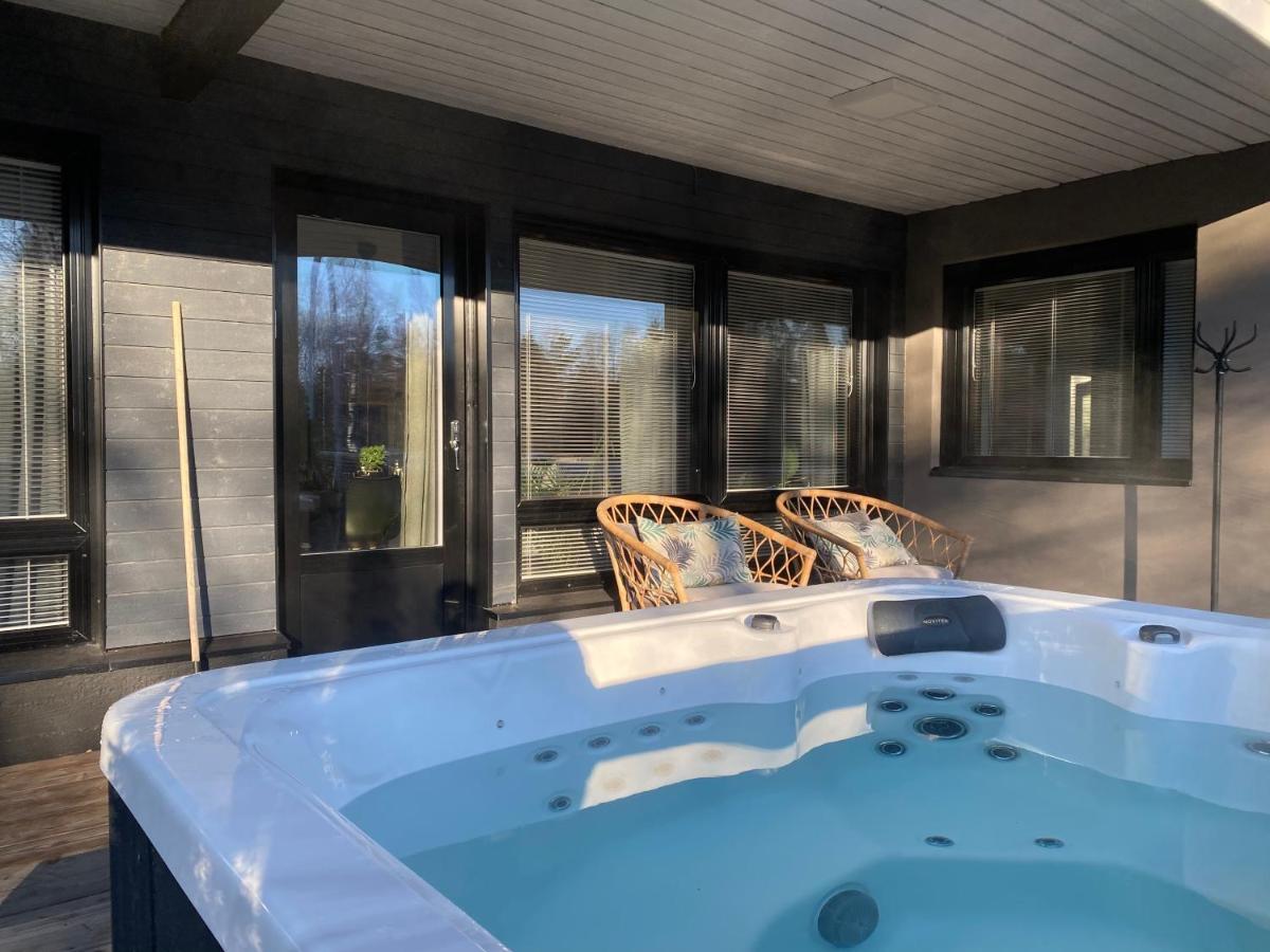 Idyllic Villa Unikko With Jacuzzi And Sauna Pori Esterno foto